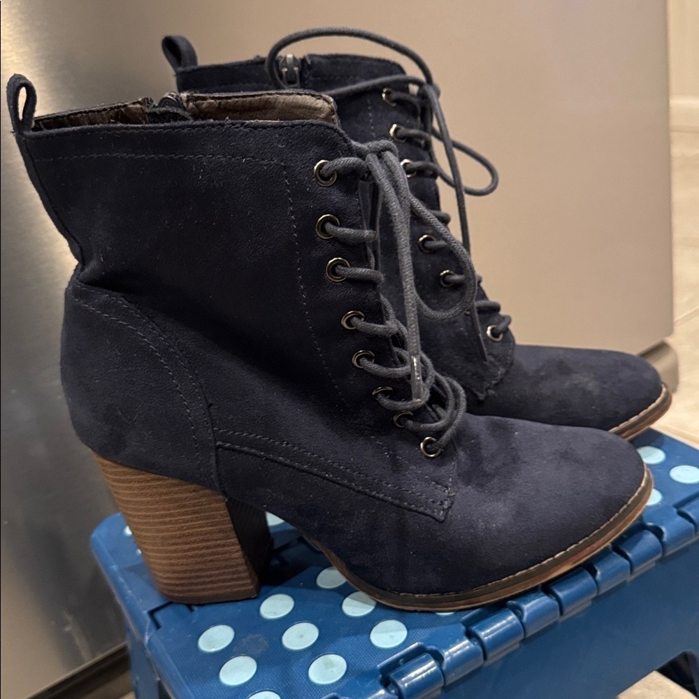 Apt. 9 Navy Lace-Up Ankle Boots size 9.5